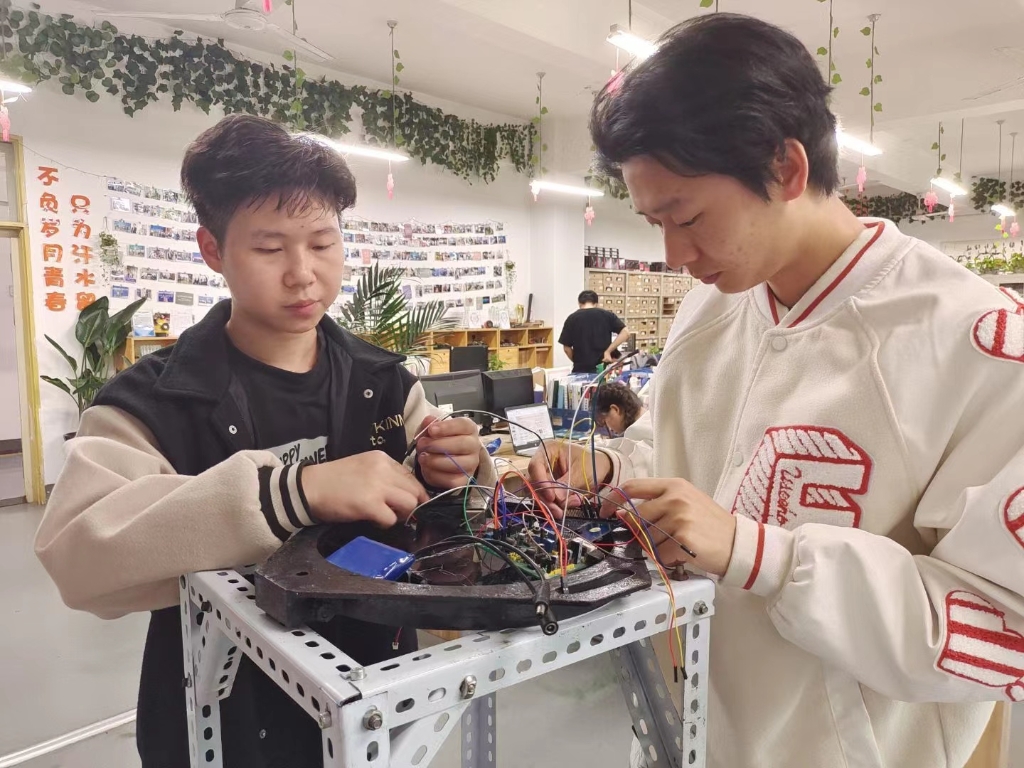 团队开展作品研发 团队开展作品研发
